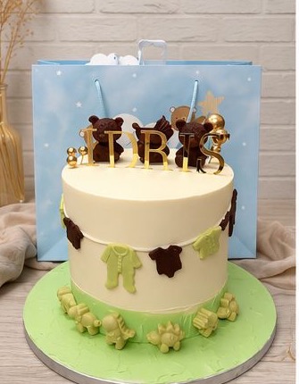 Baby shower teddy cake with blue gift bag