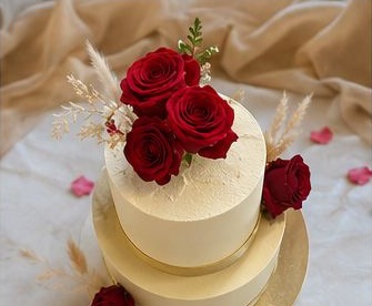 Small cake with red roses